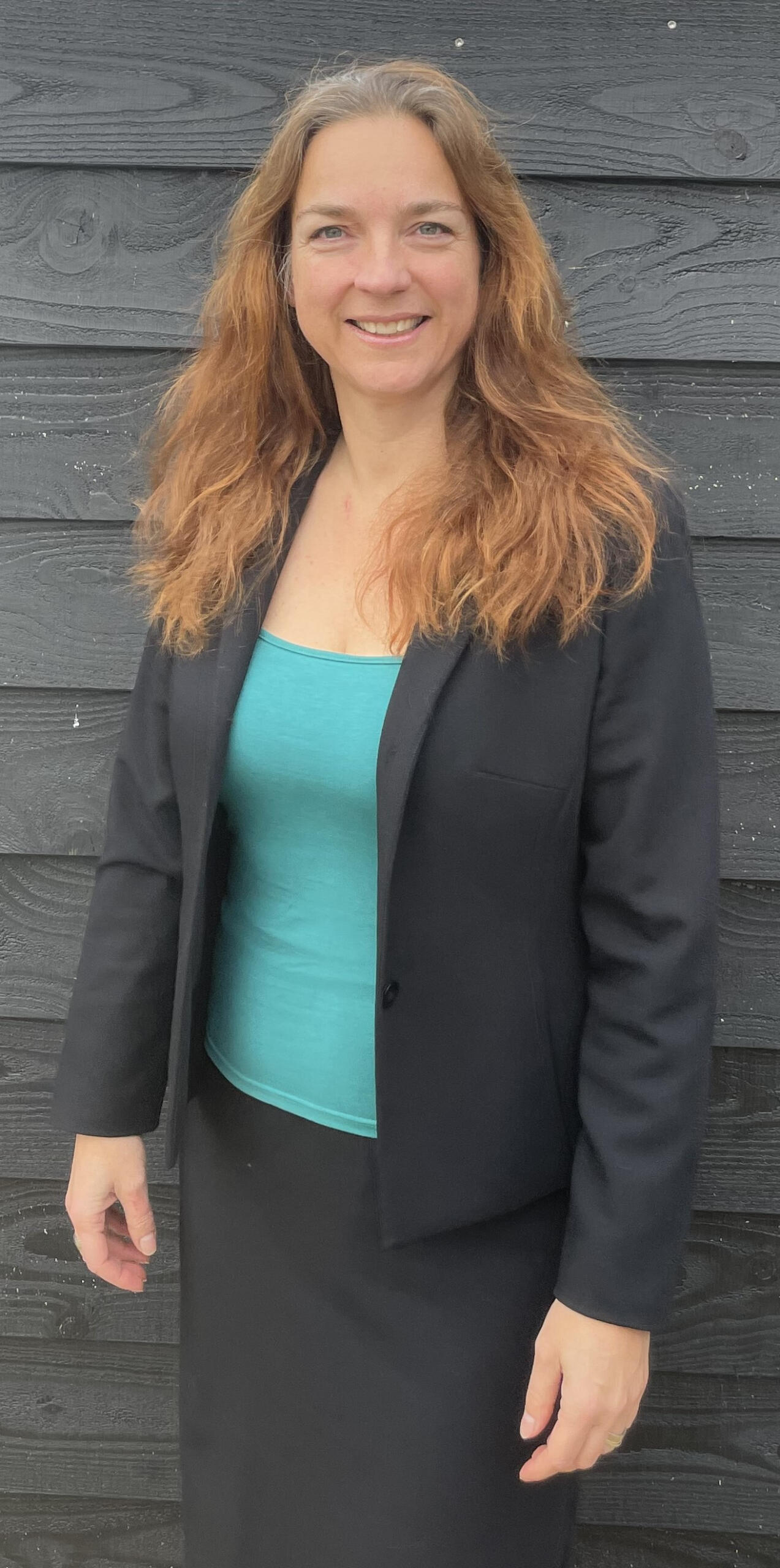 Author Mirjam Dikken Author Mirjam Dikken in front of black cladding